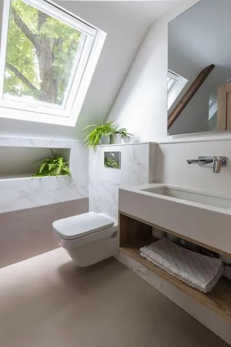 The Loft Apartment Faygate United Kingdom